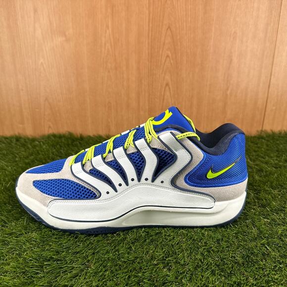 Athletic_Shoes